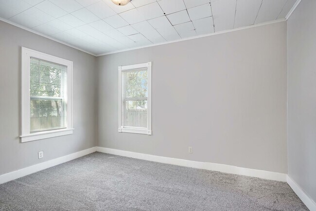 Building Photo - 459 Dickinson St SE