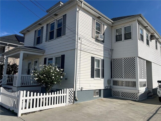 Primary Photo - 27 McCabe Ave