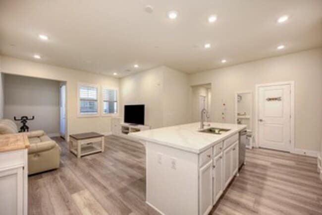 Building Photo - Upscale 2/2 Apartment in The Cannery!-$500...