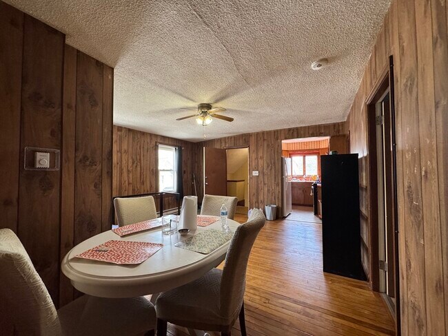 Building Photo - 631 Walnut St