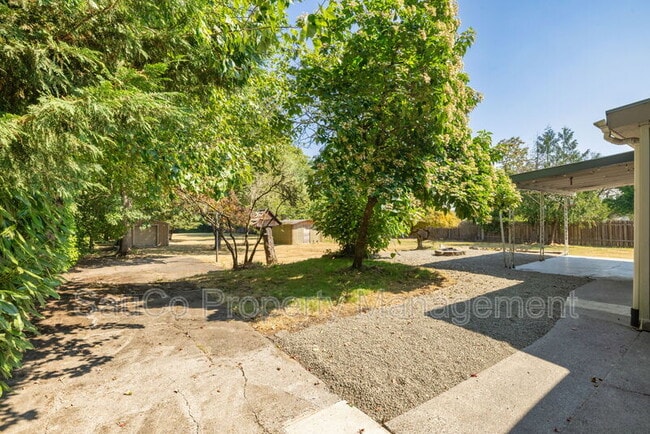 Building Photo - 5301 SE Welch Rd