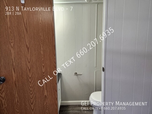 Building Photo - 913 N Taylorville Blvd