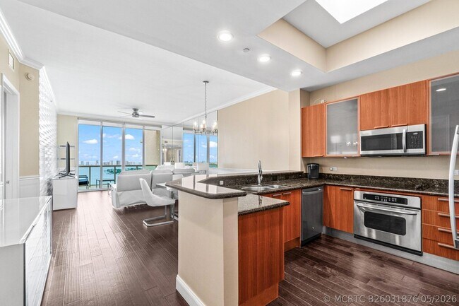 Building Photo - 2650 Lake Shore Dr
