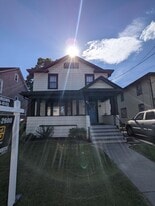 Front - 82 Martin Ave