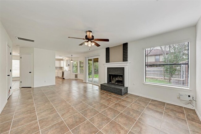 Building Photo - 1009 Riverlawn Dr