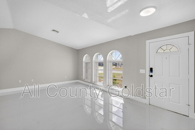 Building Photo - 18662 Arapahoe Cir