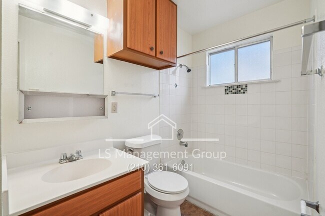 Building Photo - 6604 Cherryleaf St