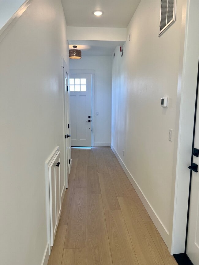 Building Photo - 210 Bogey Ln