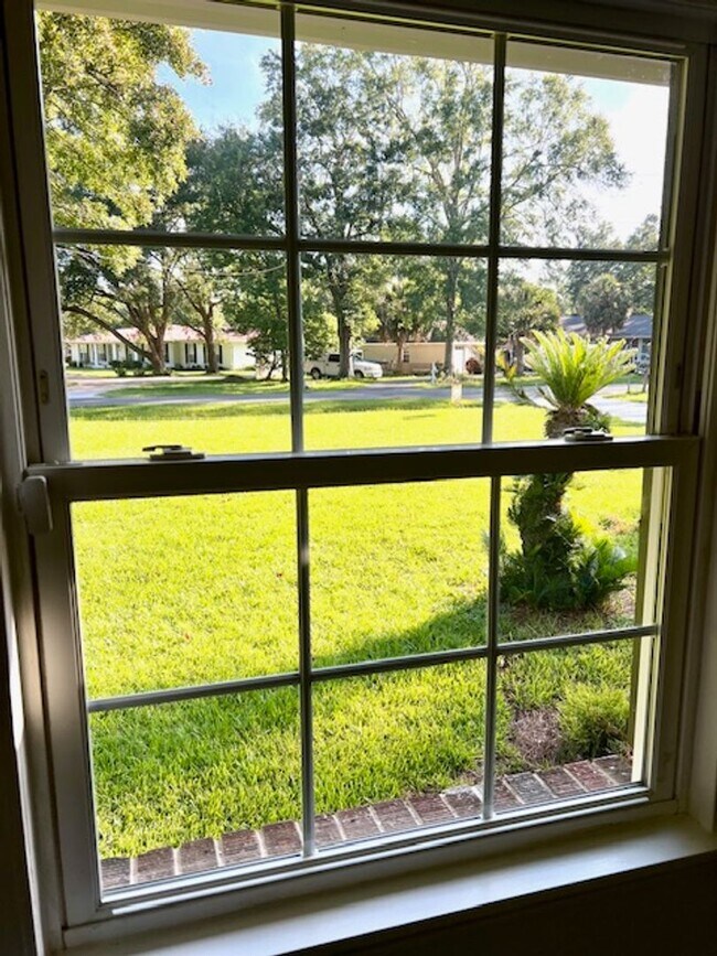 Building Photo - Brick home in Cypress Shores Subd