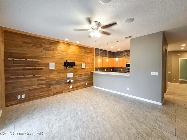 Building Photo - 1015 Venetian Dr