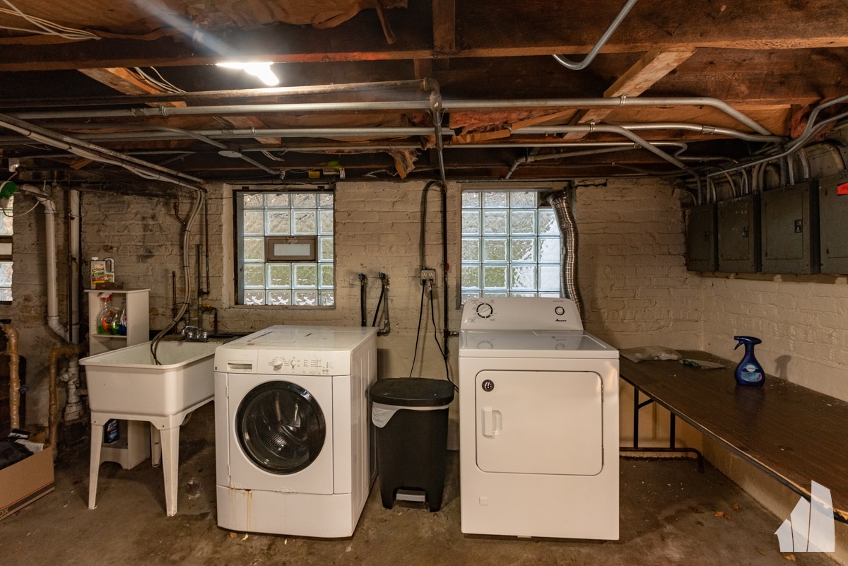 Building Photo - 2334 N Southport Ave