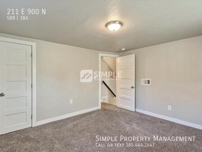 Building Photo - 211 900 N