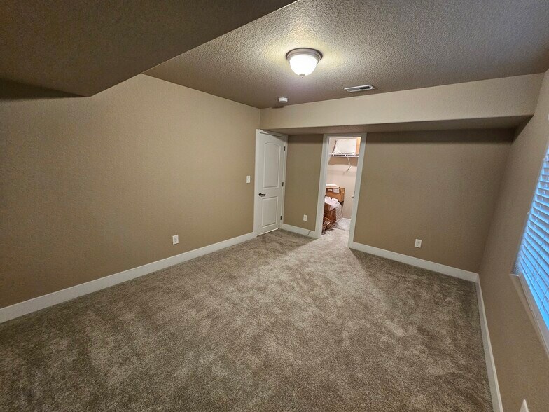 Building Photo - 10043 Hannaway Dr