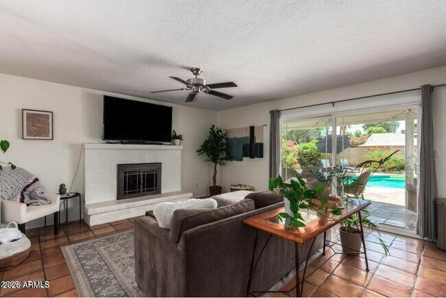Building Photo - 4825 E Andora Dr