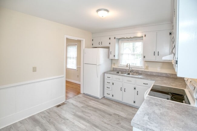 Building Photo - Great Location in Williamsburg!