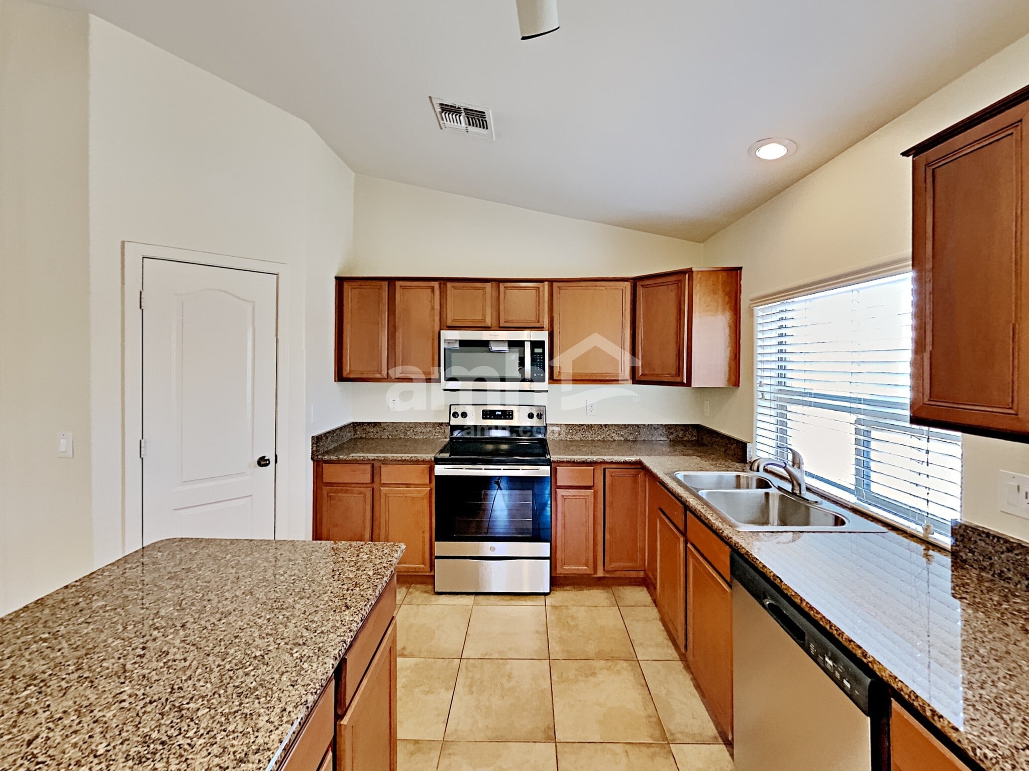 Building Photo - 17568 W Voltaire St