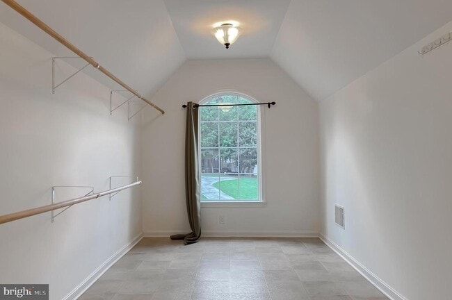 Building Photo - 46230 Sylvan Ct