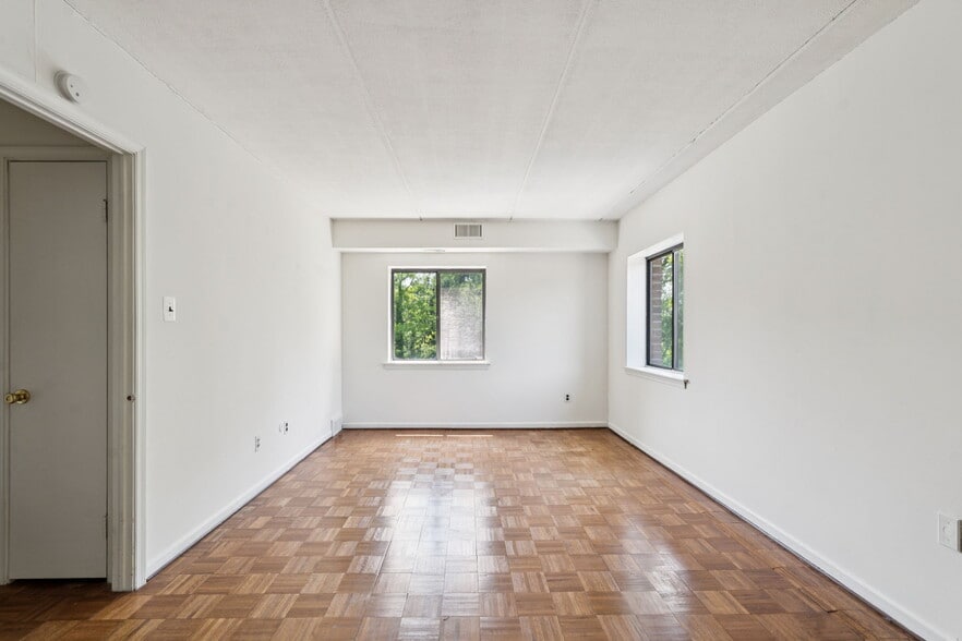 Building Photo - Woodbrook House Apartments