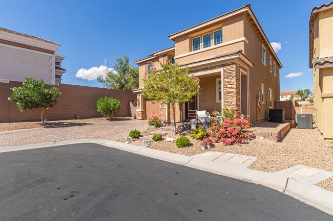 Building Photo - MODERN DESIGNED 4-BED, 3-BATH HOME IN SOUT...