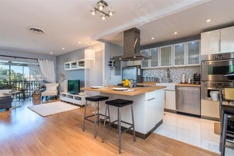 Building Photo - 2801 NE 33rd Ct