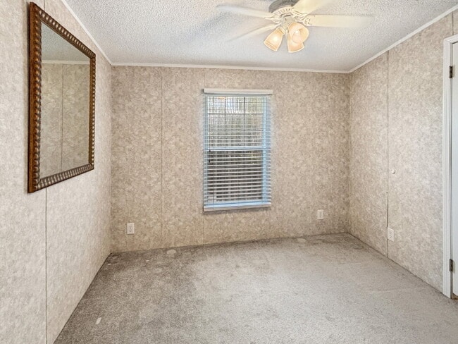 Building Photo - Charming Coastal Retreat in Ridgeway | Fenced Yard + Garage | Hobe Sound