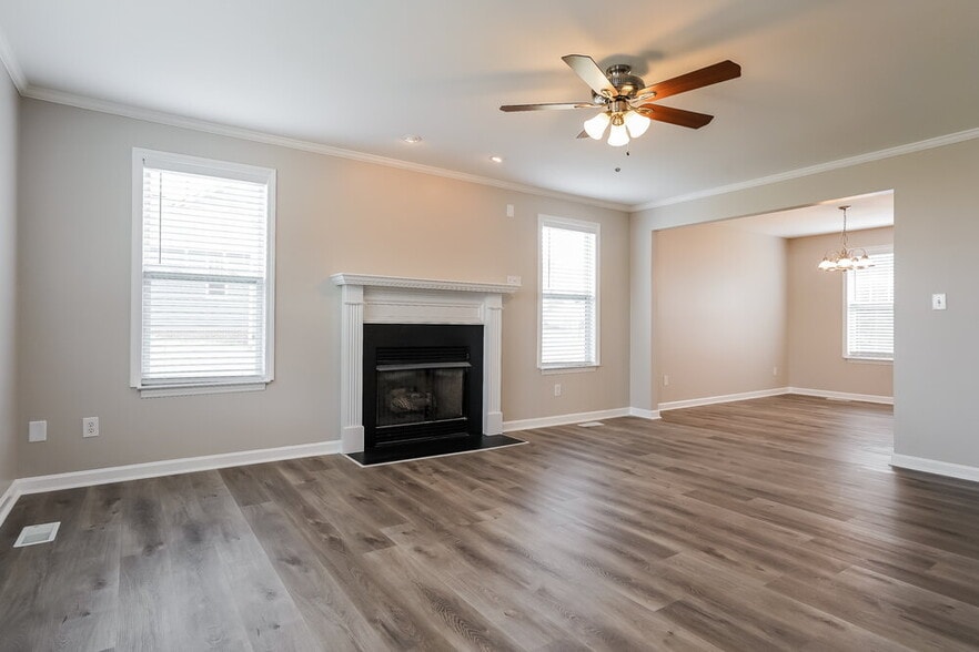 Building Photo - 2165 Southfort Dr