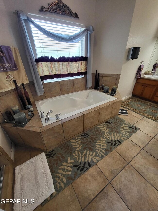 Building Photo - 6354 Franklin View Dr