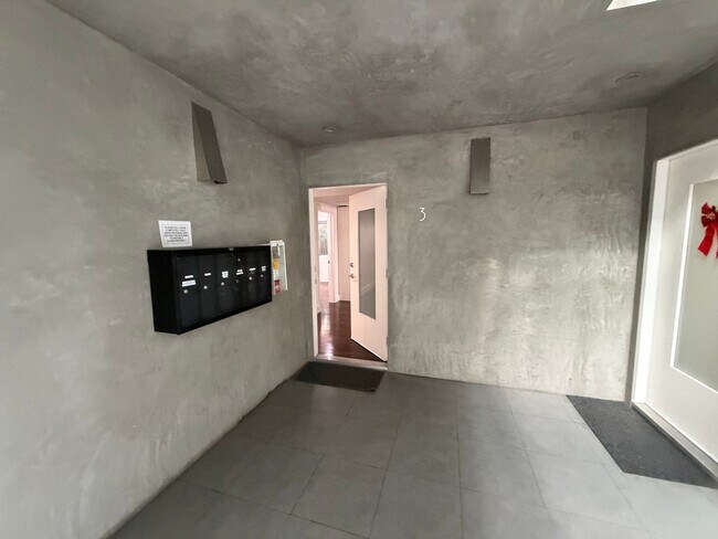 Building Photo - 2-Bedroom Condo in Westwood – Available after 1/18/2026!