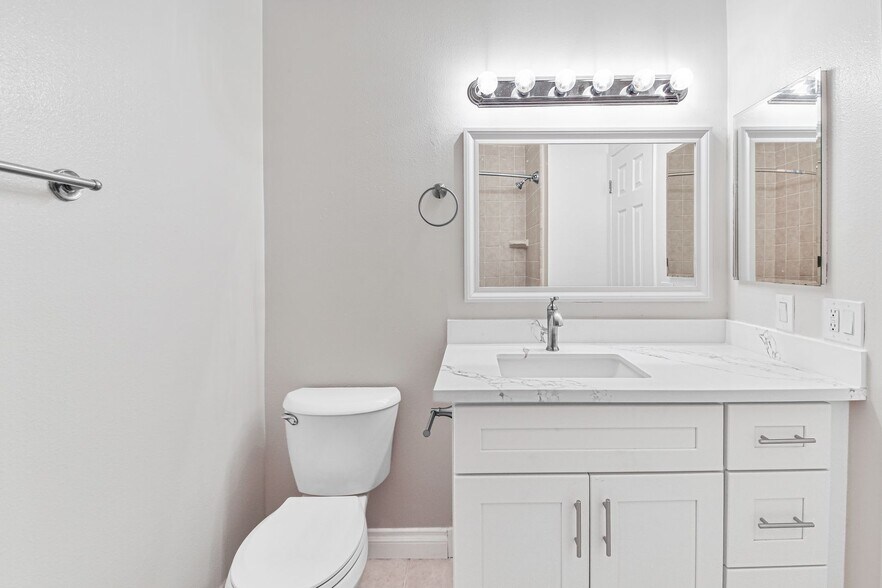 Building Photo - 1600 Mabury St