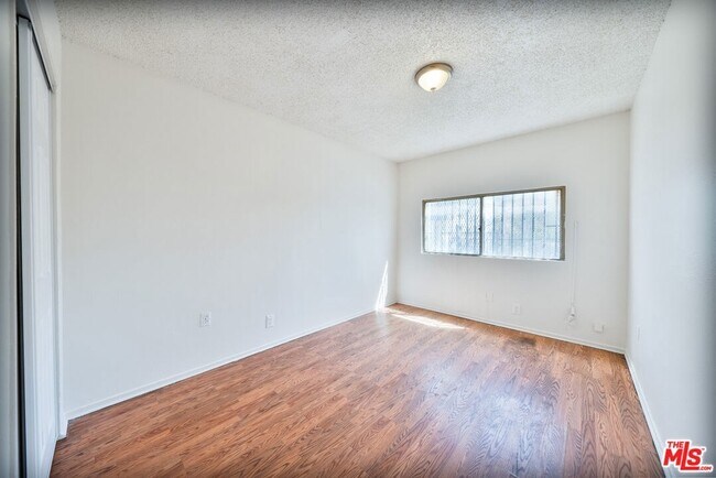 Building Photo - 426 E Century Blvd