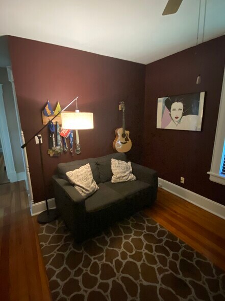 Office/2nd room - 1310 N Clay Ave