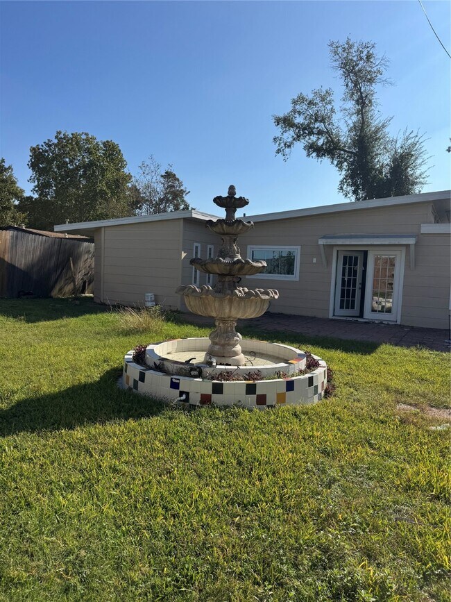 Building Photo - 7526 Dearborn St