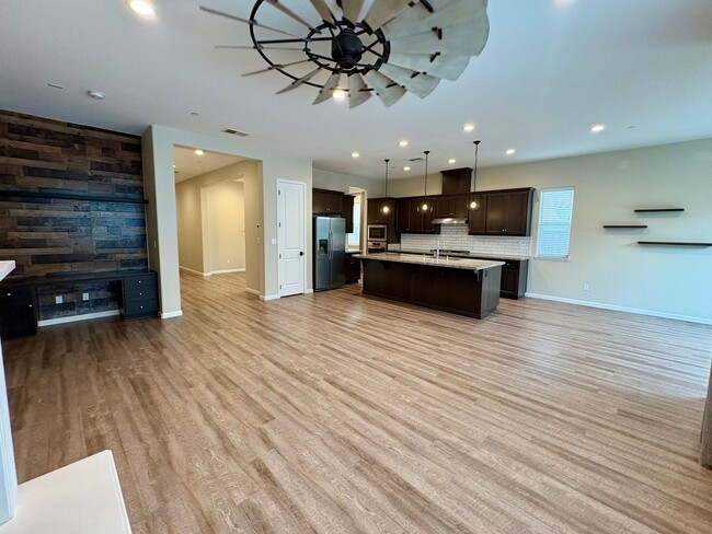 Building Photo - Charming! 3 Bedroom 2.5 Bath Single Family Home