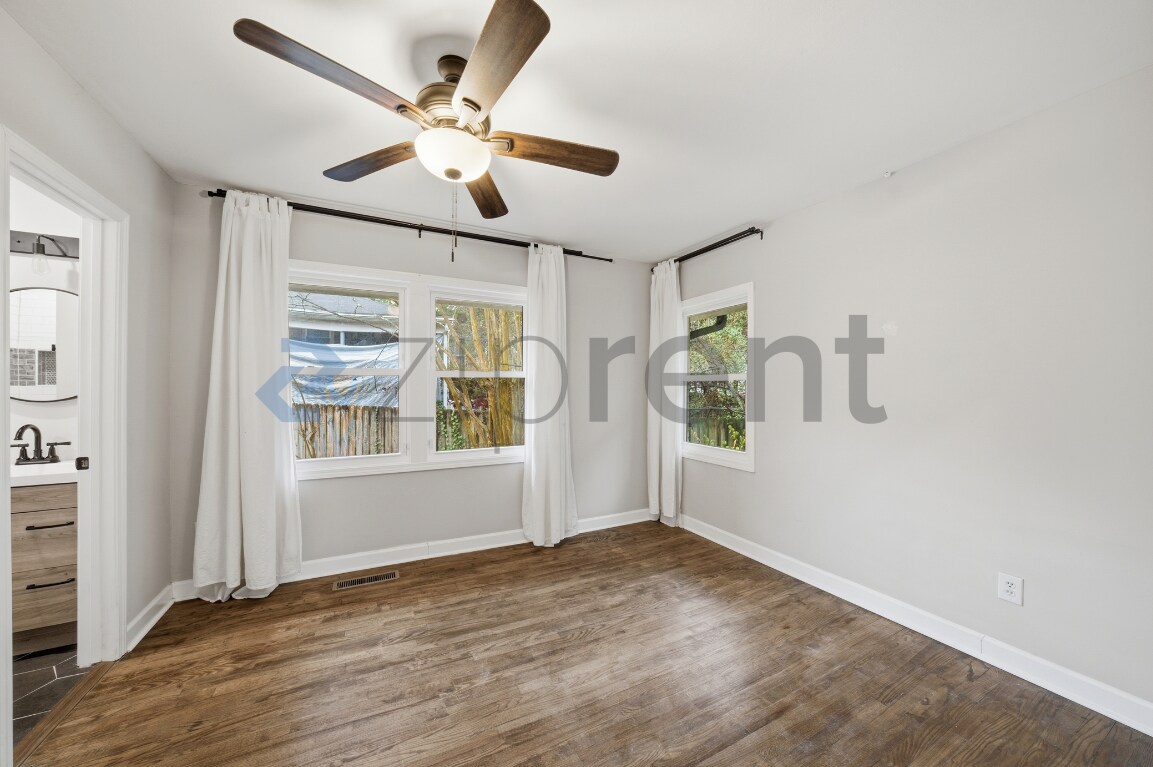 Building Photo - Unit