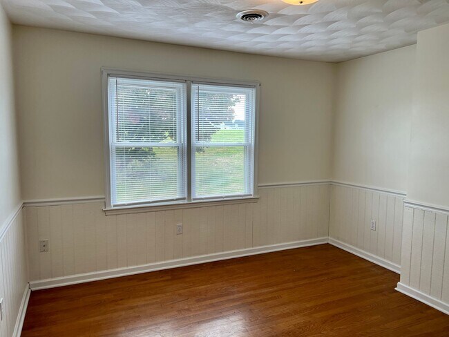 Building Photo - Large home in convent Blacksburg location