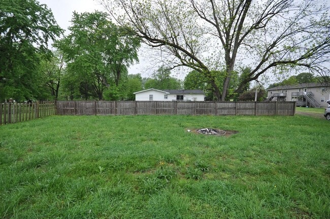 Building Photo - 3 Bedroom 2 bath in West Paducah