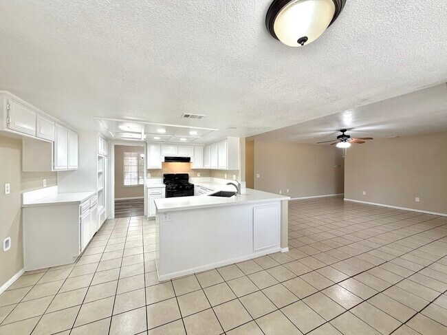 Building Photo - 7742 Oxford Ave