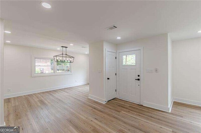 Building Photo - 525 Rosemont Dr