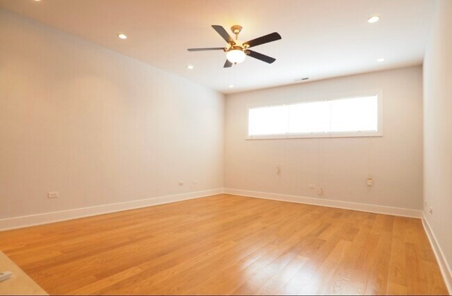 Building Photo - 1263 N Honore St