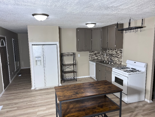 Building Photo - 2446 Quail Dr