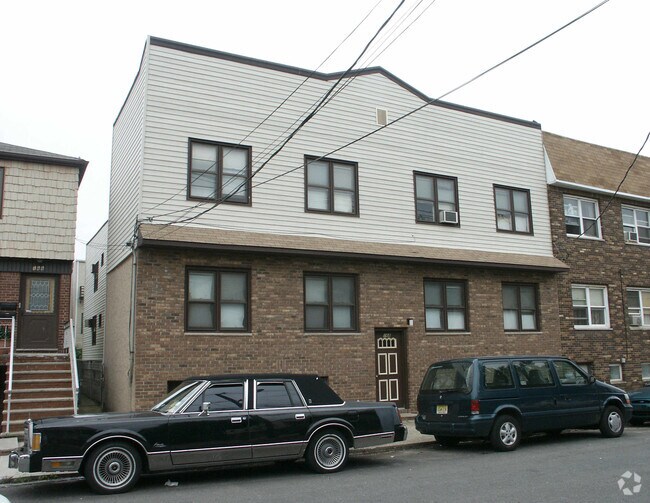 Building Photo - 168 W 21st St