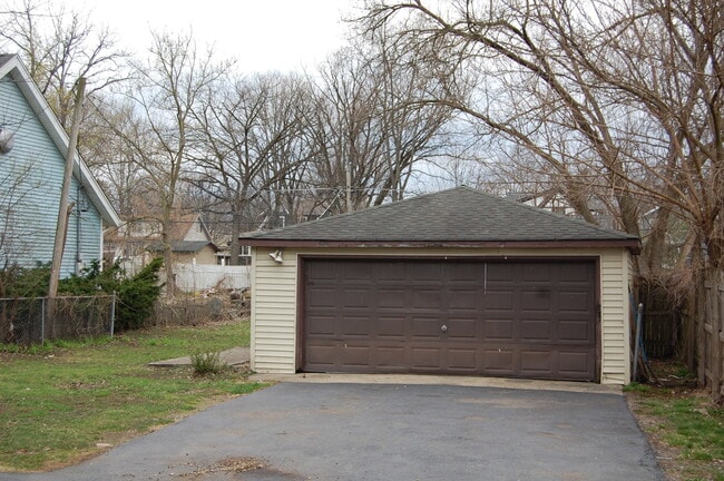 Building Photo - 430 S Monterey Ave