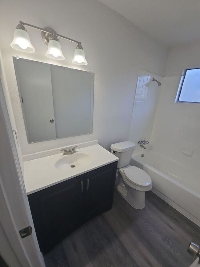 Building Photo - **Newly Renovated 2-Bed Duplex with Privat...