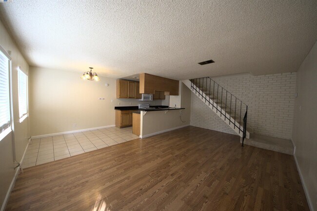 Building Photo - 1214 Sycamore Dr