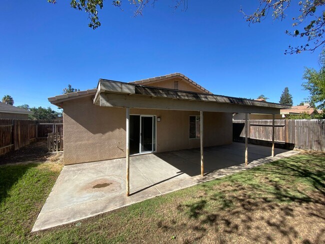 Building Photo - Adorable Home in NW Bakersfield