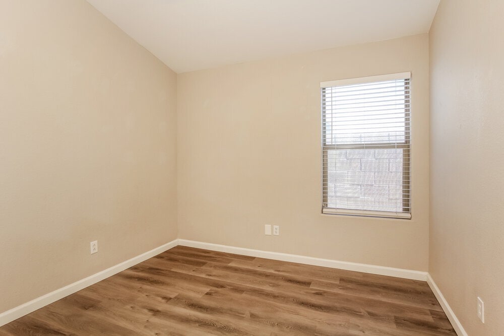 Building Photo - 8026 S 48th Dr