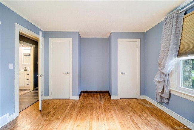 Building Photo - 351 US-209