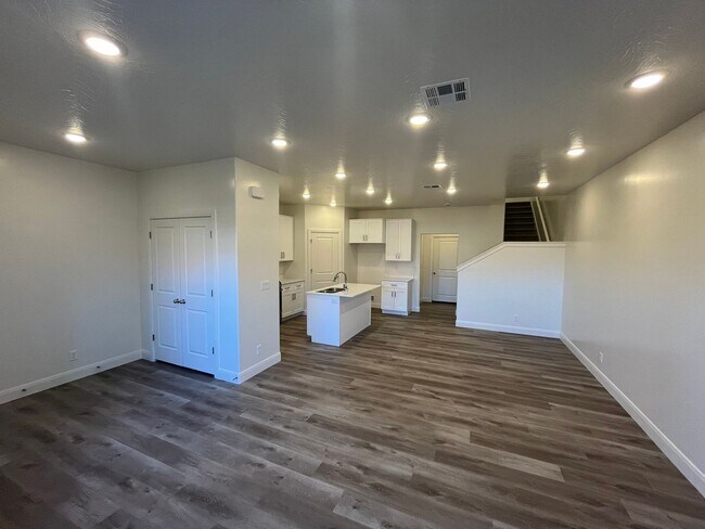 Building Photo - Azalea Beauty!