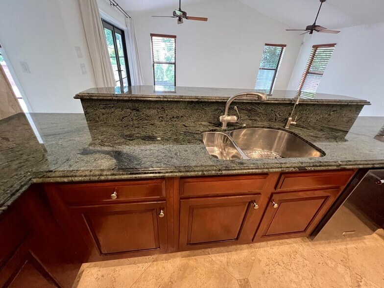 Building Photo - 6083 Vista Linda Ln