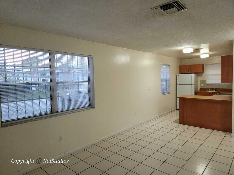 Building Photo - 800 NE 14th St